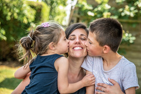 photographe portrait lifestyle family à Bressuire, Parthenay, Niort, Les Herbiers, Cholet . déplacements en Deux Sèvres, Vendée, Maine et Loire, et sur toute la france.