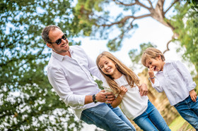 photographe portrait lifestyle family à Bressuire, Parthenay, Niort, Les Herbiers, Cholet . déplacements en Deux Sèvres, Vendée, Maine et Loire, et sur toute la france.